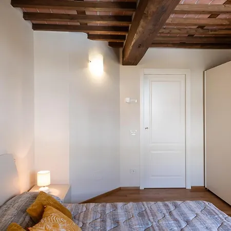 Apartment Alessandra Lucca