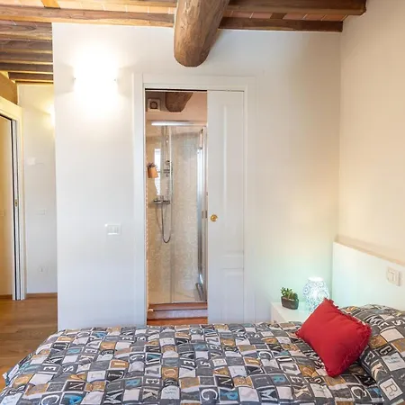 Alessandra Apartment Lucca